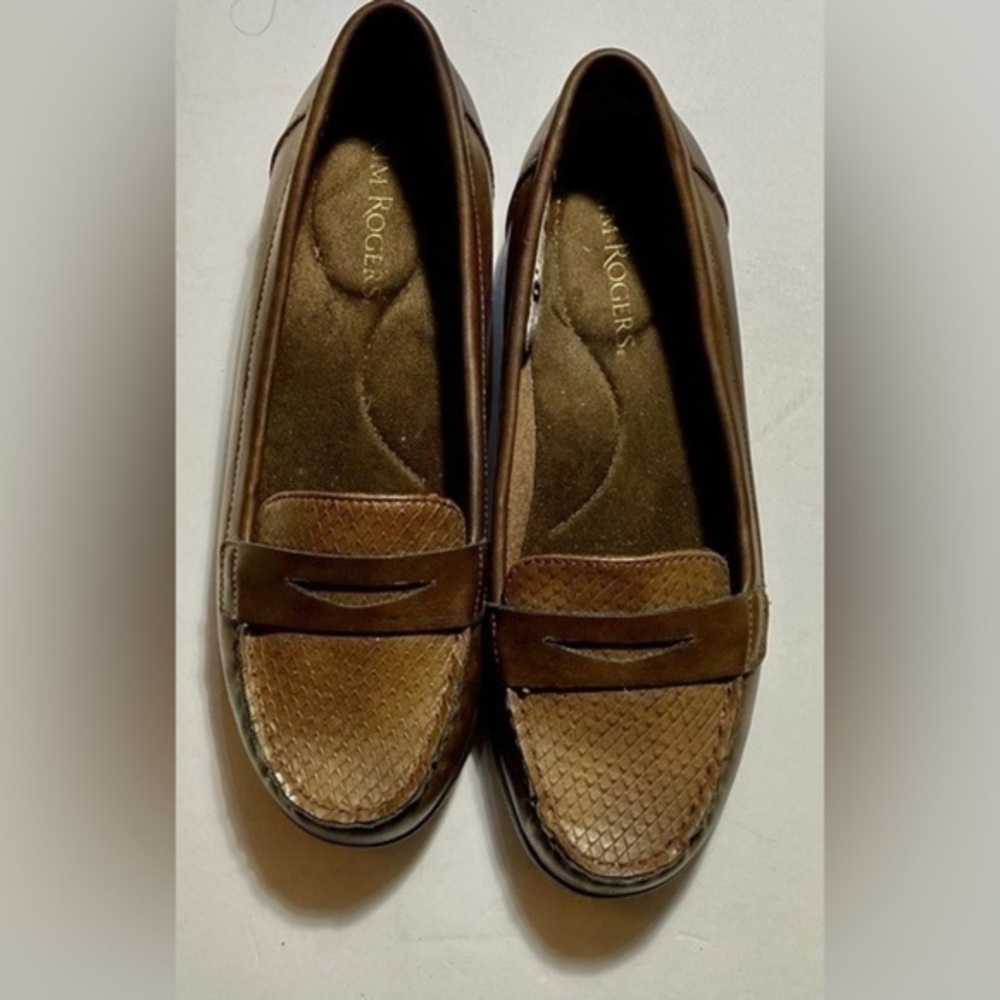 KIM ROGER BROWN PENNY LOAFERS SIZE 6.6M